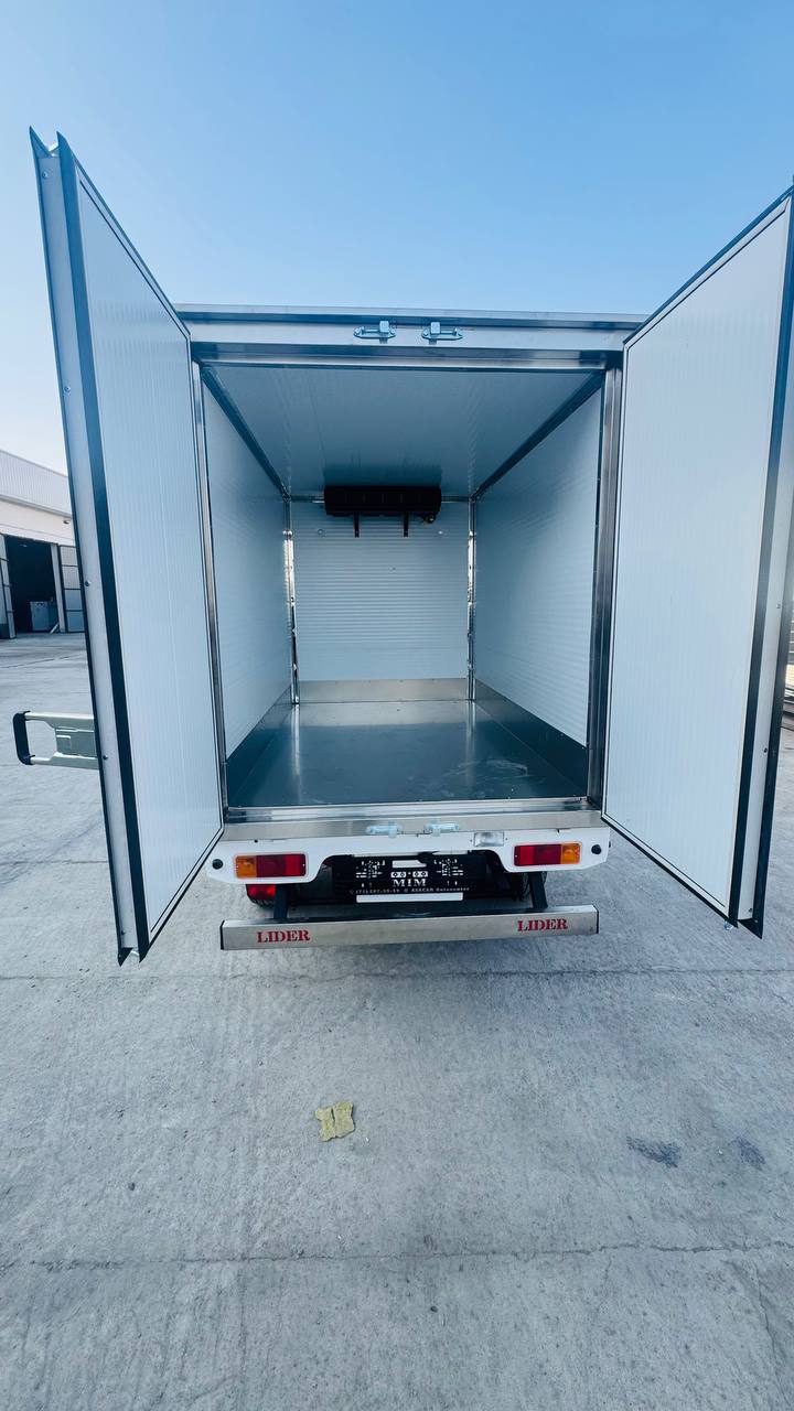 Izotermik furgon ichki qismi